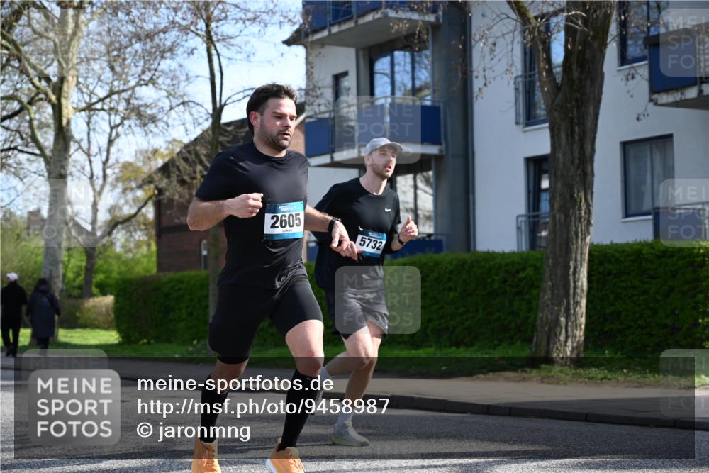 12.04.2026 - 45. Internationalen Wilhelmsburger Insellauf J. Mangold http://msf.ph/oto/9458987 12.04.2026 10:38:14 Ziel 5363, 2986, 5732, 3087, 4832, 2605, 2614, 4063, 3214, 2710, 4264, 3911, 5511, 4679, 2115 meine-sportfotos.de
