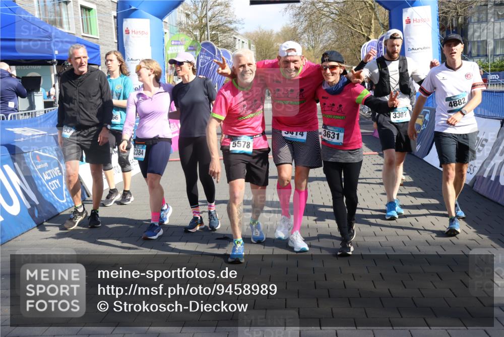 12.04.2026 - 45. Internationalen Wilhelmsburger Insellauf Strokosch-Dieckow http://msf.ph/oto/9458989 12.04.2026 10:48:38 Ziel 4882, 2053, 4563, 4866, 2438, 3513 meine-sportfotos.de