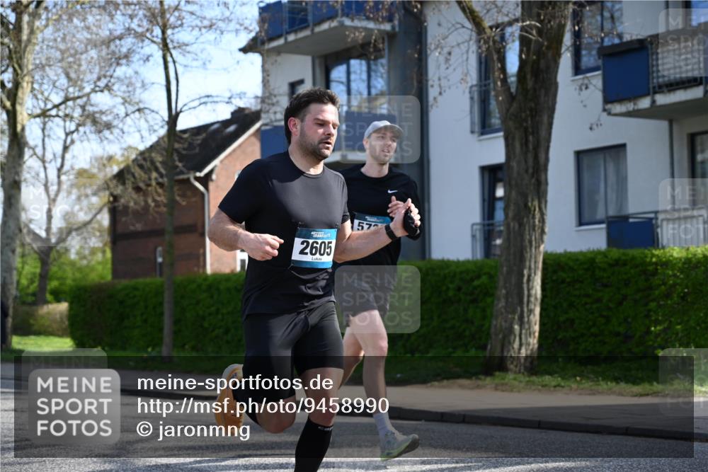 12.04.2026 - 45. Internationalen Wilhelmsburger Insellauf J. Mangold http://msf.ph/oto/9458990 12.04.2026 10:38:14 Ziel 5363, 2986, 5732, 3087, 4832, 2605, 2614, 4063, 3214, 2710, 4264, 3911, 5511, 4679, 2115 meine-sportfotos.de
