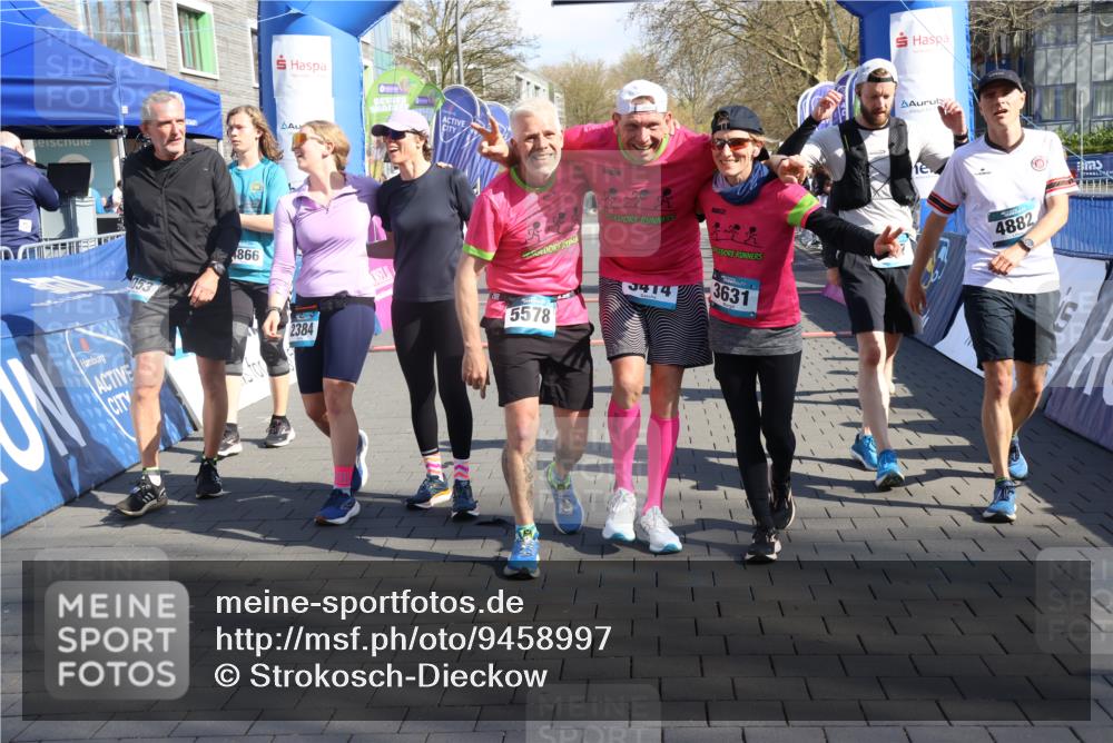 12.04.2026 - 45. Internationalen Wilhelmsburger Insellauf Strokosch-Dieckow http://msf.ph/oto/9458997 12.04.2026 10:48:38 Ziel 4882, 2053, 4563, 4866, 2438, 3513 meine-sportfotos.de