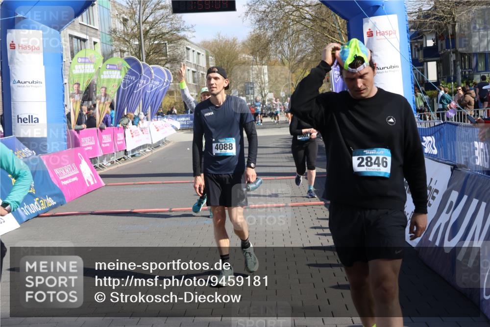 12.04.2026 - 45. Internationalen Wilhelmsburger Insellauf Strokosch-Dieckow http://msf.ph/oto/9459181 12.04.2026 10:49:03 Ziel 4675, 3007 meine-sportfotos.de