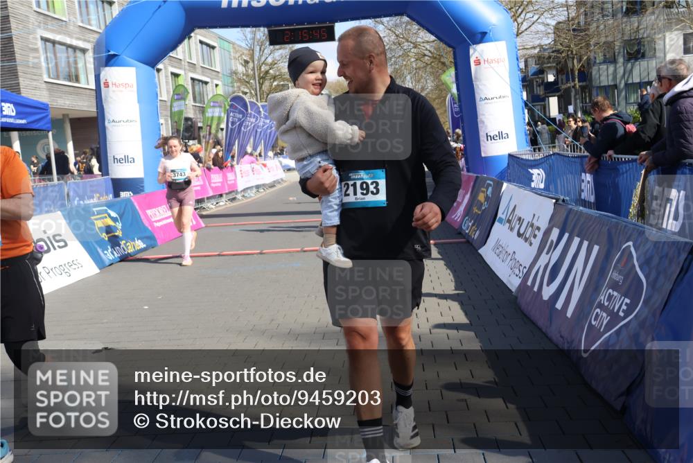 12.04.2026 - 45. Internationalen Wilhelmsburger Insellauf Strokosch-Dieckow http://msf.ph/oto/9459203 12.04.2026 11:05:43 Ziel 3743, 5748, 4464, 5810 meine-sportfotos.de