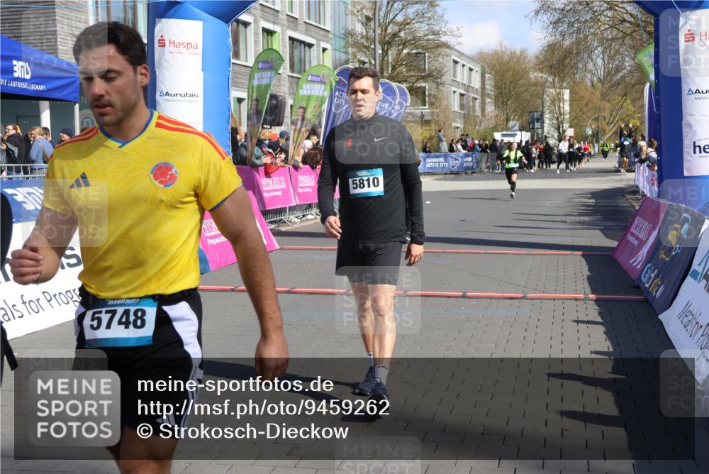 12.04.2026 - 45. Internationalen Wilhelmsburger Insellauf Strokosch-Dieckow http://msf.ph/oto/9459262 12.04.2026 11:05:50 Ziel 5810, 3322 meine-sportfotos.de