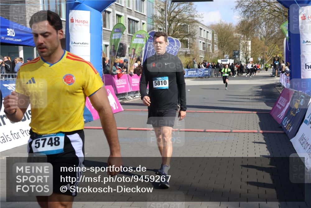 12.04.2026 - 45. Internationalen Wilhelmsburger Insellauf Strokosch-Dieckow http://msf.ph/oto/9459267 12.04.2026 11:05:50 Ziel 5810, 3322 meine-sportfotos.de