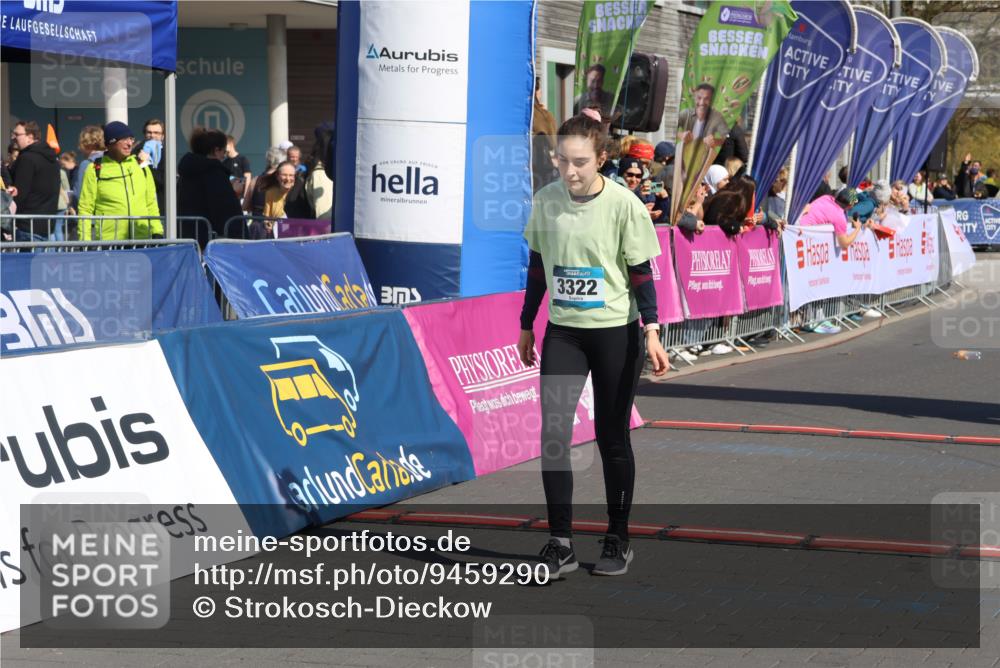 12.04.2026 - 45. Internationalen Wilhelmsburger Insellauf Strokosch-Dieckow http://msf.ph/oto/9459290 12.04.2026 11:05:53 Ziel 3322, 3420 meine-sportfotos.de