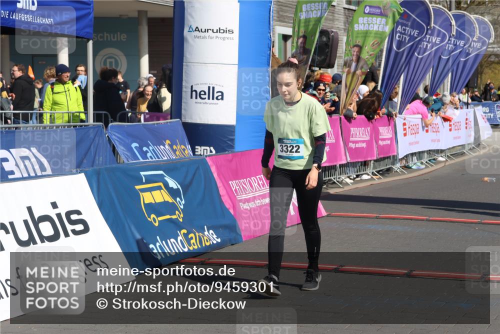 12.04.2026 - 45. Internationalen Wilhelmsburger Insellauf Strokosch-Dieckow http://msf.ph/oto/9459301 12.04.2026 11:05:54 Ziel 3322, 3420 meine-sportfotos.de