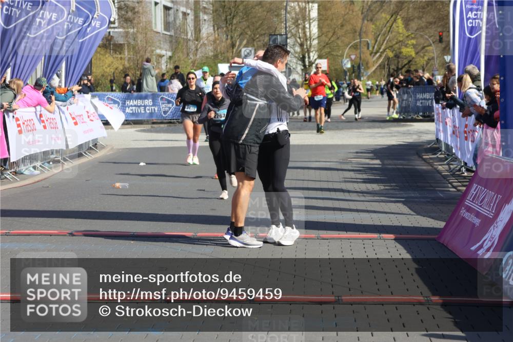12.04.2026 - 45. Internationalen Wilhelmsburger Insellauf Strokosch-Dieckow http://msf.ph/oto/9459459 12.04.2026 11:06:06 Ziel 3920, 2267, 2268, 2767 meine-sportfotos.de