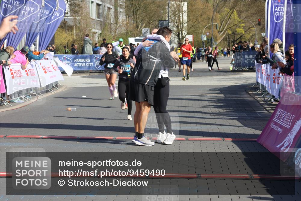 12.04.2026 - 45. Internationalen Wilhelmsburger Insellauf Strokosch-Dieckow http://msf.ph/oto/9459490 12.04.2026 11:06:06 Ziel 3920, 2267, 2268, 2767 meine-sportfotos.de