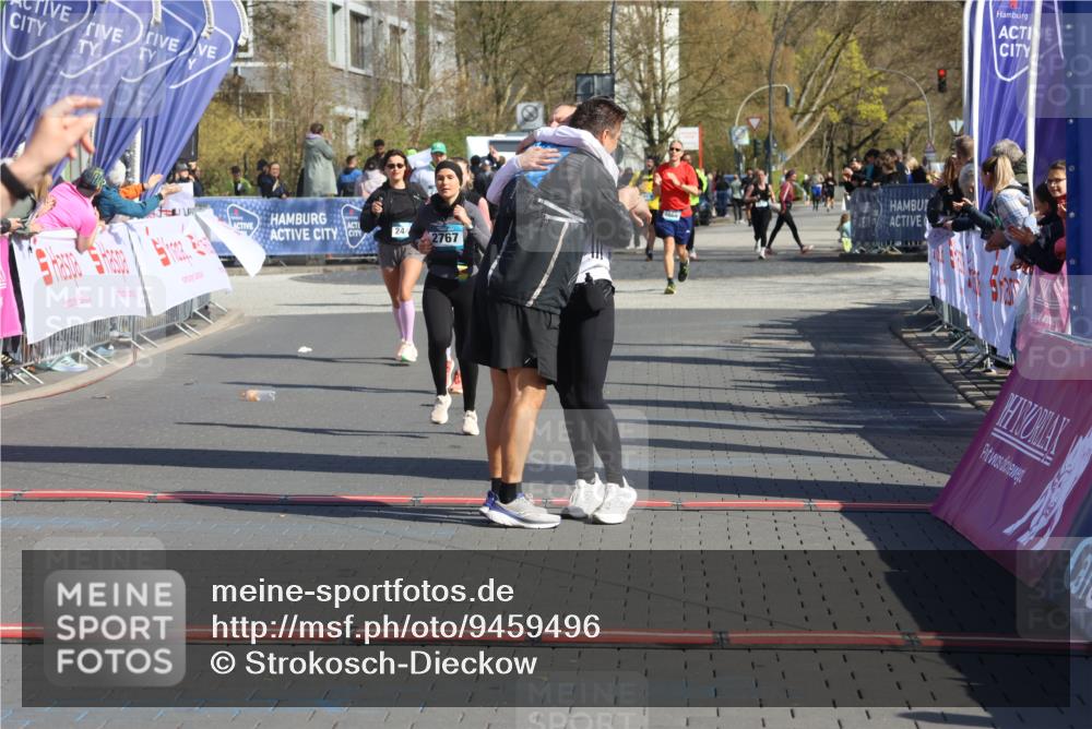 12.04.2026 - 45. Internationalen Wilhelmsburger Insellauf Strokosch-Dieckow http://msf.ph/oto/9459496 12.04.2026 11:06:06 Ziel 3920, 2267, 2268, 2767 meine-sportfotos.de