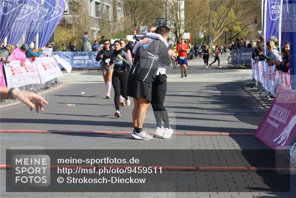 12.04.2026 - 45. Internationalen Wilhelmsburger Insellauf Strokosch-Dieckow http://msf.ph/oto/9459511 12.04.2026 11:06:07 Ziel 3920, 2267, 2268, 2767, 2481 meine-sportfotos.de