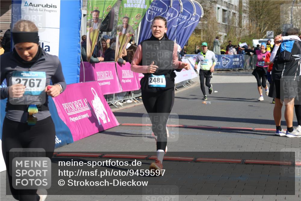 12.04.2026 - 45. Internationalen Wilhelmsburger Insellauf Strokosch-Dieckow http://msf.ph/oto/9459597 12.04.2026 11:06:11 Ziel 2268, 2767, 2481, 2449 meine-sportfotos.de