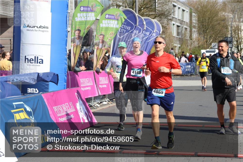 12.04.2026 - 45. Internationalen Wilhelmsburger Insellauf Strokosch-Dieckow http://msf.ph/oto/9459605 12.04.2026 11:06:16 Ziel 2449, 4865, 4188, 2749 meine-sportfotos.de