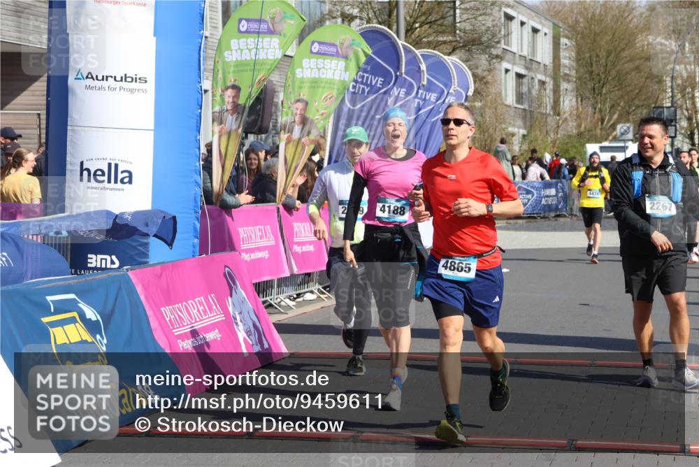 12.04.2026 - 45. Internationalen Wilhelmsburger Insellauf Strokosch-Dieckow http://msf.ph/oto/9459611 12.04.2026 11:06:16 Ziel 2449, 4865, 4188, 2749 meine-sportfotos.de