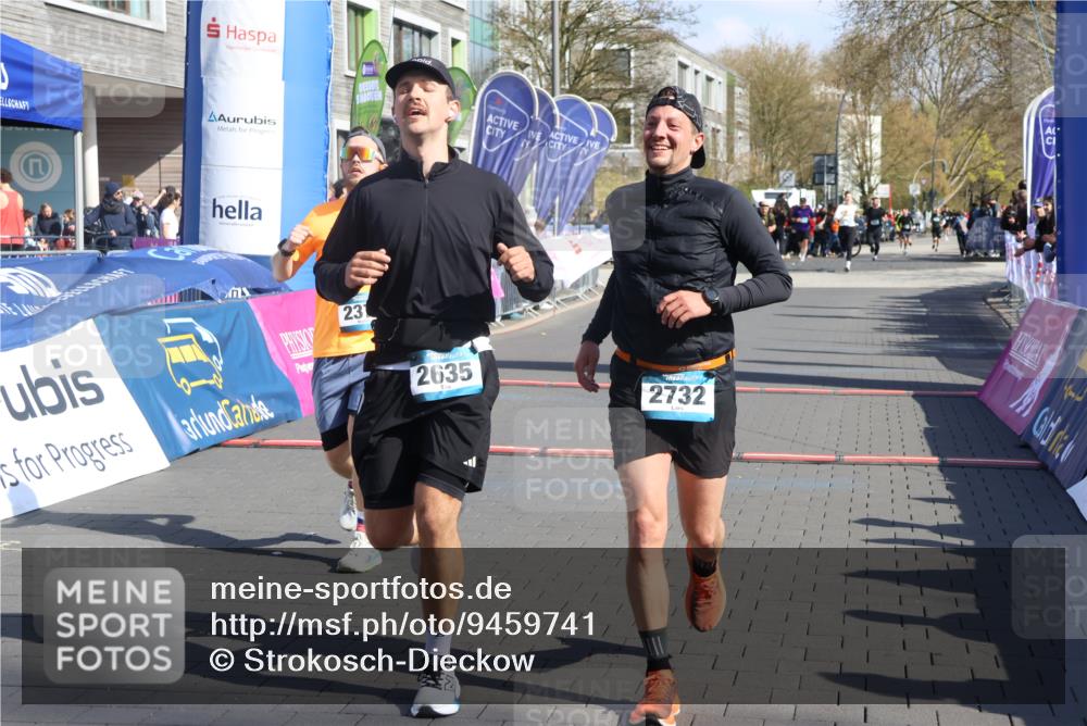 12.04.2026 - 45. Internationalen Wilhelmsburger Insellauf Strokosch-Dieckow http://msf.ph/oto/9459741 12.04.2026 10:49:42 Ziel 2635, 2732, 2371 meine-sportfotos.de