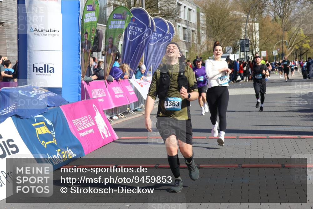 12.04.2026 - 45. Internationalen Wilhelmsburger Insellauf Strokosch-Dieckow http://msf.ph/oto/9459853 12.04.2026 10:49:49 Ziel 3363, 2661, 4715 meine-sportfotos.de
