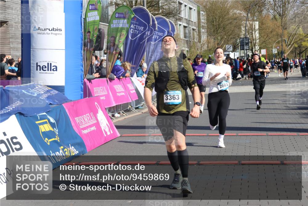 12.04.2026 - 45. Internationalen Wilhelmsburger Insellauf Strokosch-Dieckow http://msf.ph/oto/9459869 12.04.2026 10:49:49 Ziel 3363, 2661, 4715 meine-sportfotos.de