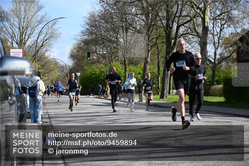 12.04.2026 - 45. Internationalen Wilhelmsburger Insellauf J. Mangold http://msf.ph/oto/9459894 12.04.2026 10:41:05 Ziel 2507, 2456, 2768, 3534, 5281, 5247, 5299, 5315, 5288, 3444, 5254, 2148, 5489, 4645, 4646, 5560, 4295, 5038, 4674, 5034, 3861, 5545, 2812, 5270, 5416, 4963, 3831, 4602, 4667, 3229, 3201 meine-sportfotos.de