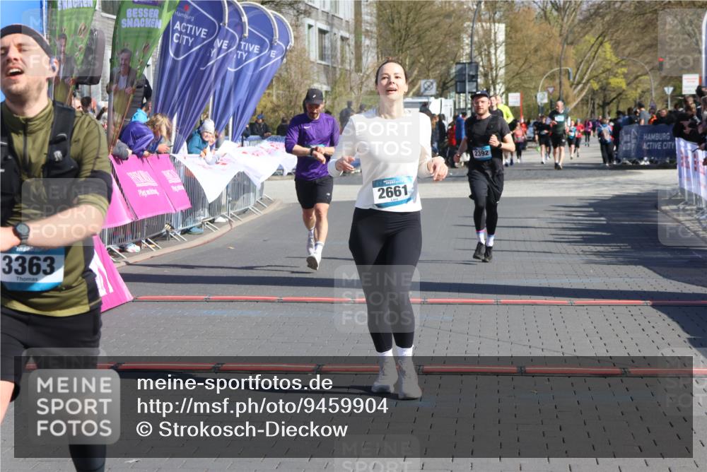 12.04.2026 - 45. Internationalen Wilhelmsburger Insellauf Strokosch-Dieckow http://msf.ph/oto/9459904 12.04.2026 10:49:51 Ziel 3363, 2661, 4715, 2392 meine-sportfotos.de