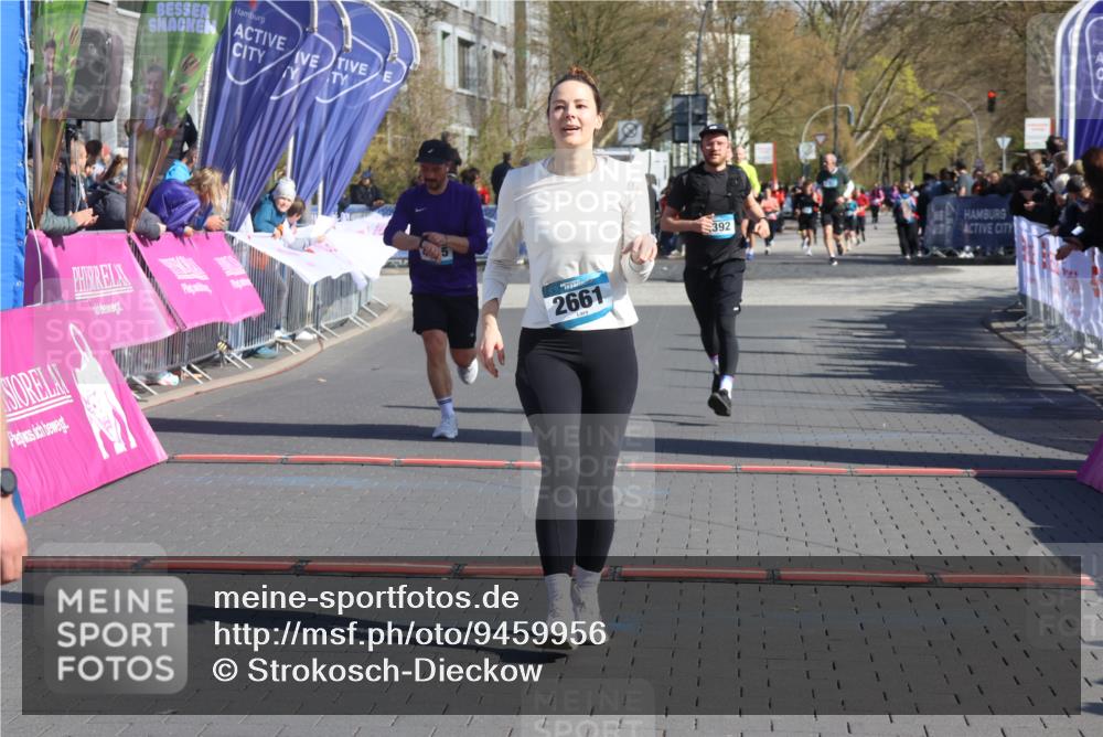 12.04.2026 - 45. Internationalen Wilhelmsburger Insellauf Strokosch-Dieckow http://msf.ph/oto/9459956 12.04.2026 10:49:51 Ziel 3363, 2661, 4715, 2392 meine-sportfotos.de