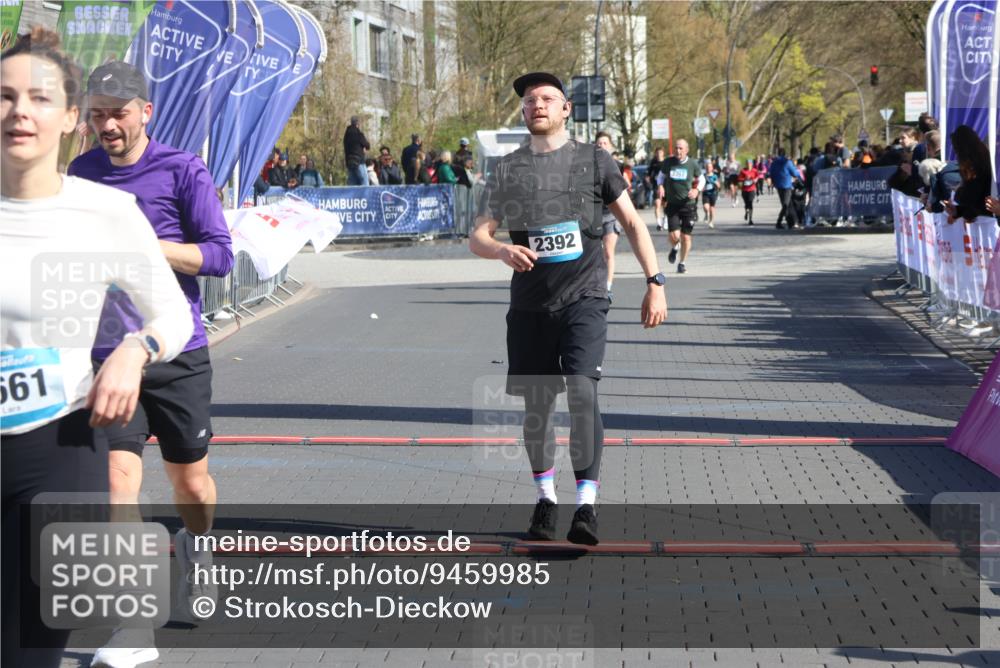 12.04.2026 - 45. Internationalen Wilhelmsburger Insellauf Strokosch-Dieckow http://msf.ph/oto/9459985 12.04.2026 10:49:54 Ziel 2661, 4715, 2392 meine-sportfotos.de
