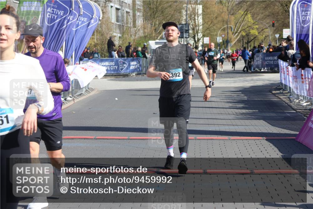 12.04.2026 - 45. Internationalen Wilhelmsburger Insellauf Strokosch-Dieckow http://msf.ph/oto/9459992 12.04.2026 10:49:54 Ziel 2661, 4715, 2392 meine-sportfotos.de