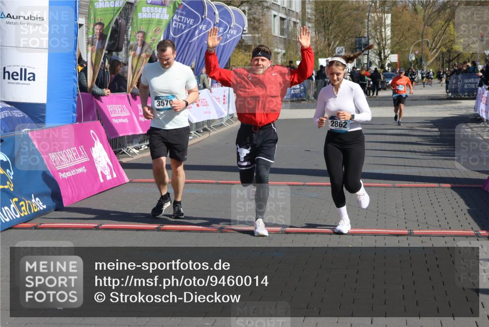 12.04.2026 - 45. Internationalen Wilhelmsburger Insellauf Strokosch-Dieckow http://msf.ph/oto/9460014 12.04.2026 11:07:01 Ziel 3570, 2862, 2863 meine-sportfotos.de