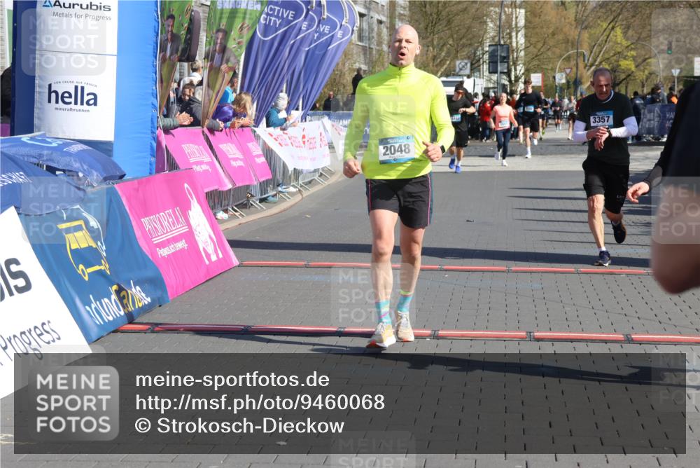 12.04.2026 - 45. Internationalen Wilhelmsburger Insellauf Strokosch-Dieckow http://msf.ph/oto/9460068 12.04.2026 10:50:01 Ziel 3036, 2048, 3357 meine-sportfotos.de