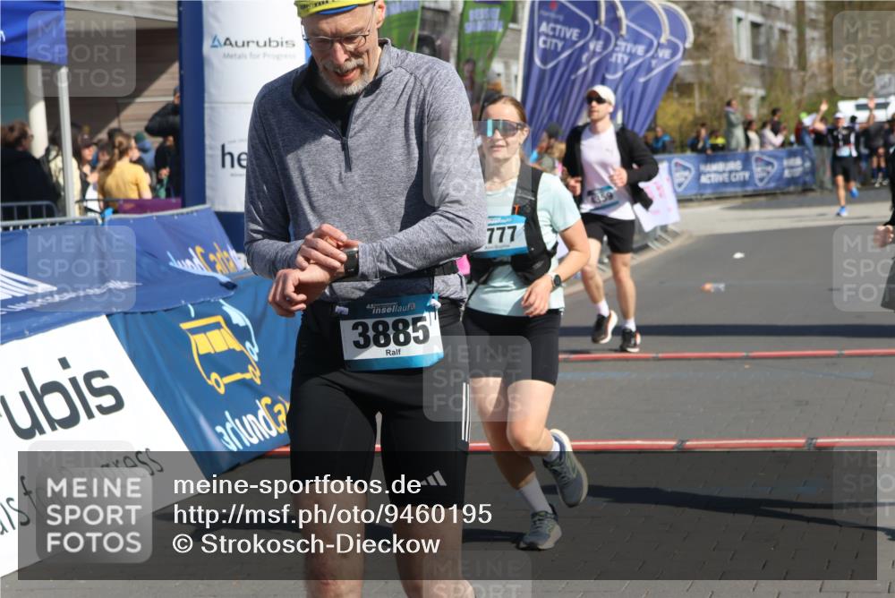 12.04.2026 - 45. Internationalen Wilhelmsburger Insellauf Strokosch-Dieckow http://msf.ph/oto/9460195 12.04.2026 11:07:36 Ziel 3885, 2777, 4949, 4359 meine-sportfotos.de