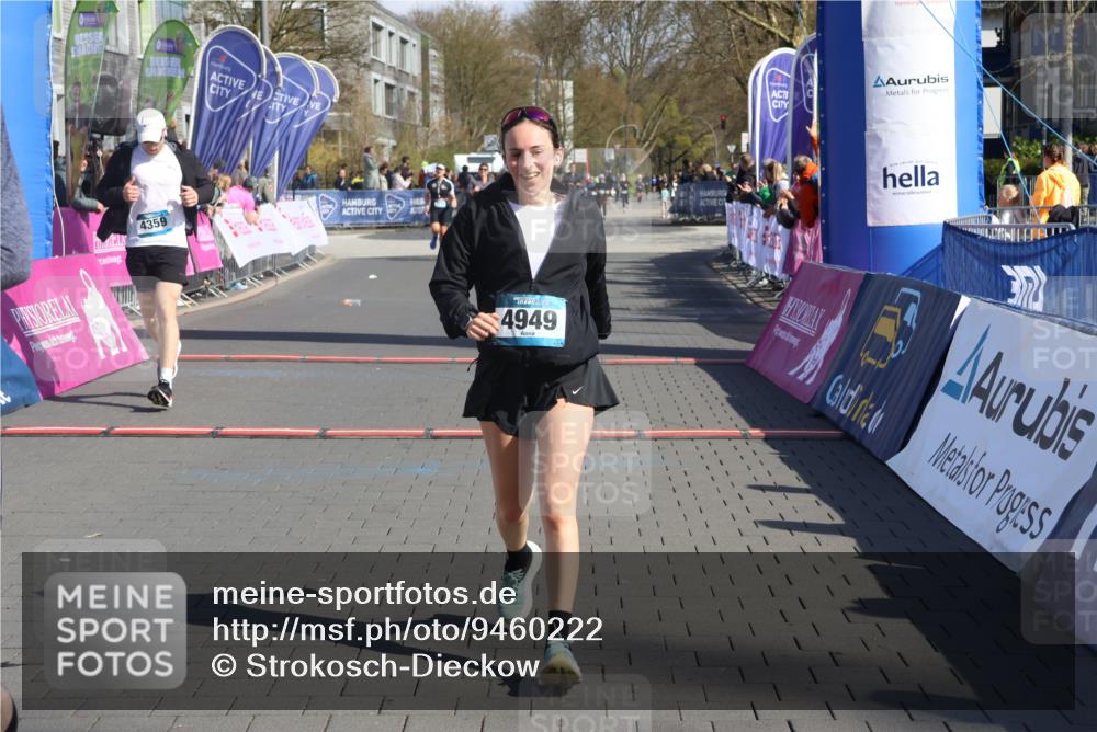 12.04.2026 - 45. Internationalen Wilhelmsburger Insellauf Strokosch-Dieckow http://msf.ph/oto/9460222 12.04.2026 11:07:37 Ziel 2777, 4949, 4359 meine-sportfotos.de