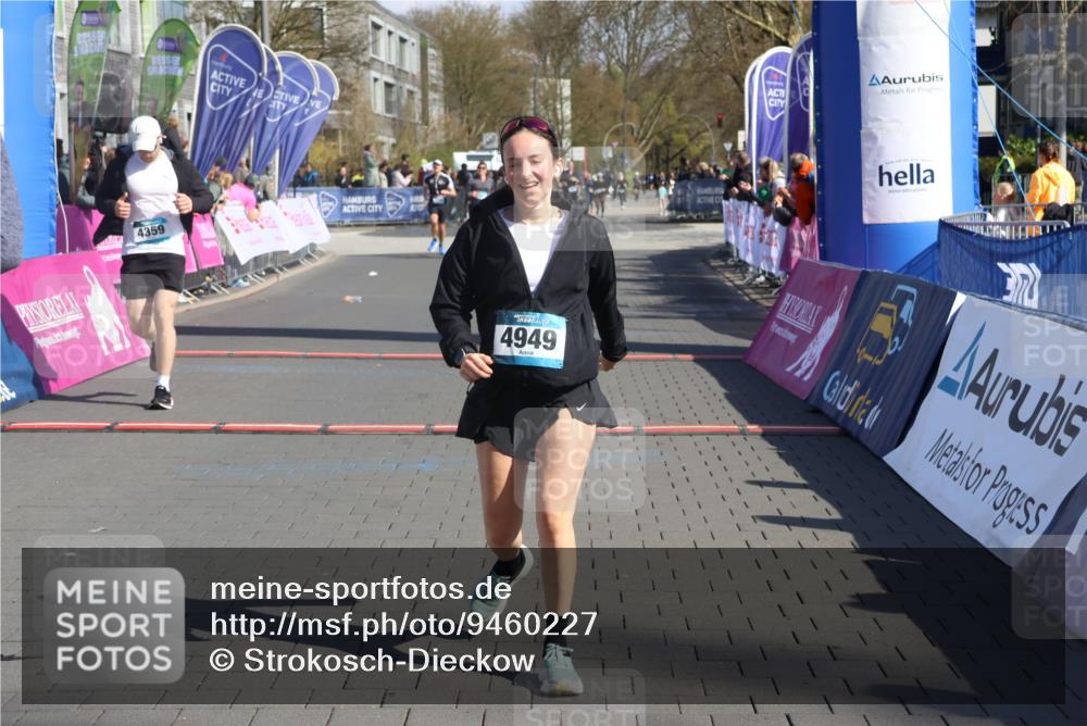 12.04.2026 - 45. Internationalen Wilhelmsburger Insellauf Strokosch-Dieckow http://msf.ph/oto/9460227 12.04.2026 11:07:37 Ziel 2777, 4949, 4359 meine-sportfotos.de