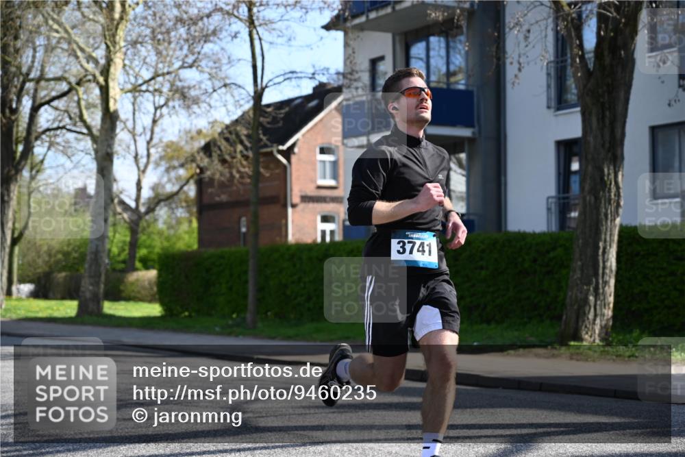 12.04.2026 - 45. Internationalen Wilhelmsburger Insellauf J. Mangold http://msf.ph/oto/9460235 12.04.2026 10:42:04 Ziel 2836, 4615, 2222, 3419, 4042, 3991, 2262, 2263, 2252, 3091, 5442 meine-sportfotos.de