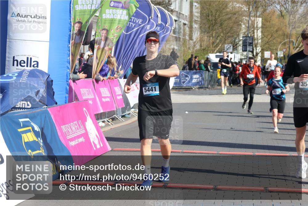 12.04.2026 - 45. Internationalen Wilhelmsburger Insellauf Strokosch-Dieckow http://msf.ph/oto/9460252 12.04.2026 10:50:10 Ziel 2655, 5441, 3546, 2618 meine-sportfotos.de