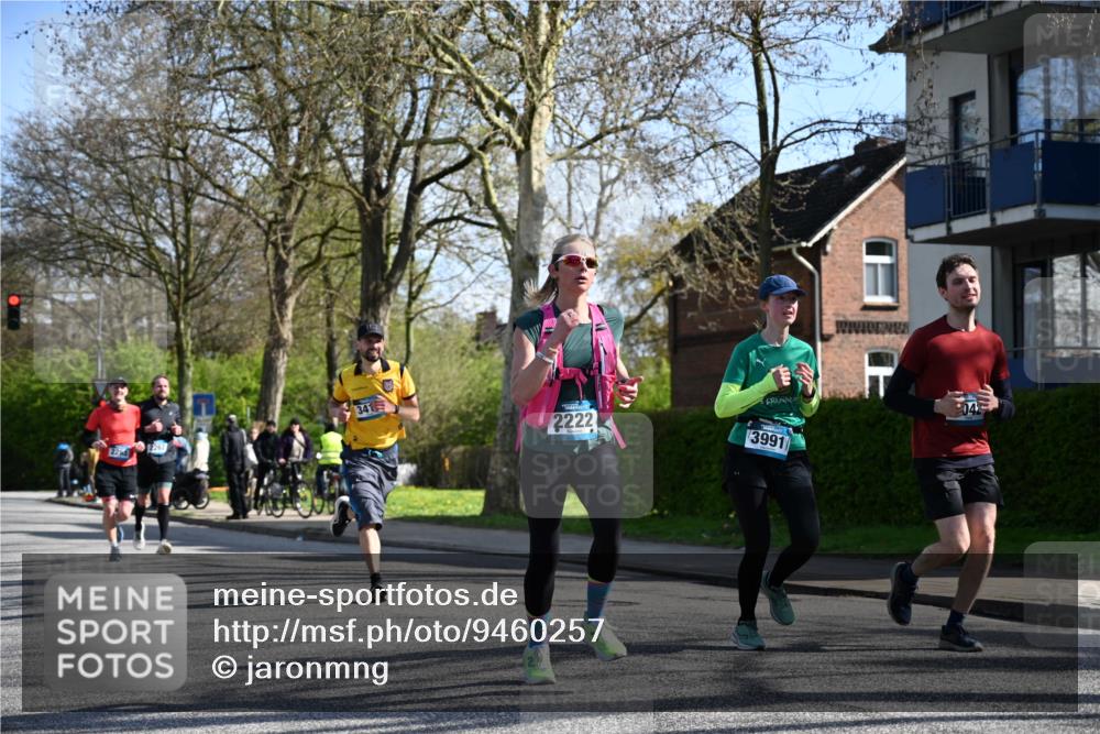 12.04.2026 - 45. Internationalen Wilhelmsburger Insellauf J. Mangold http://msf.ph/oto/9460257 12.04.2026 10:42:09 Ziel 4615, 2222, 3419, 4042, 3991, 2262, 2263, 2252, 3091, 5442, 5273 meine-sportfotos.de