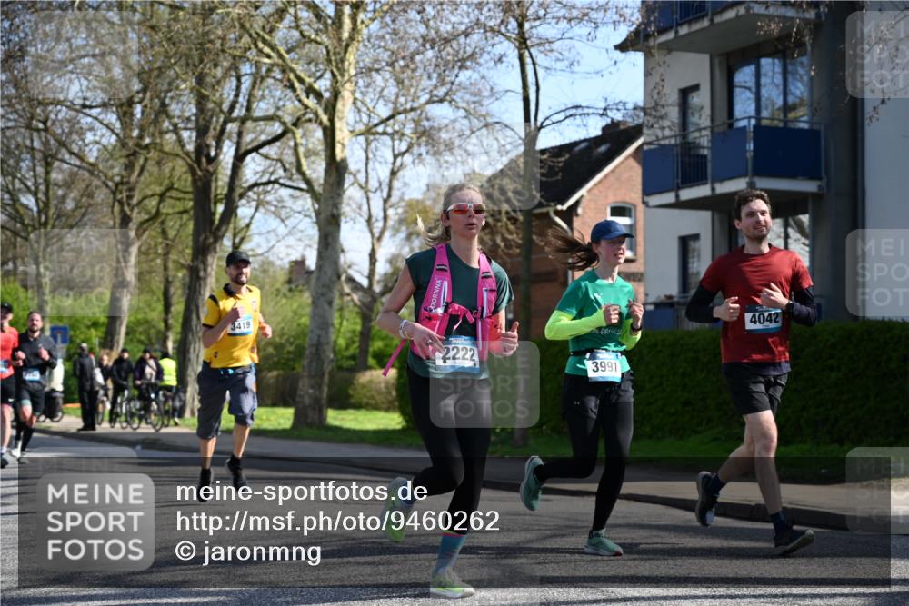 12.04.2026 - 45. Internationalen Wilhelmsburger Insellauf J. Mangold http://msf.ph/oto/9460262 12.04.2026 10:42:09 Ziel 4615, 2222, 3419, 4042, 3991, 2262, 2263, 2252, 3091, 5442, 5273 meine-sportfotos.de