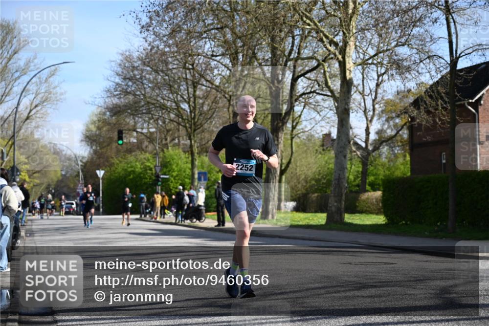 12.04.2026 - 45. Internationalen Wilhelmsburger Insellauf J. Mangold http://msf.ph/oto/9460356 12.04.2026 10:42:29 Ziel 2252, 3091, 5442, 5273, 5273, 2724, 2500, 3021, 5751, 5794, 3779, 3779, 5840, 2406, 4377, 3086, 3227, 4974, 5705, 2189, 5697 meine-sportfotos.de