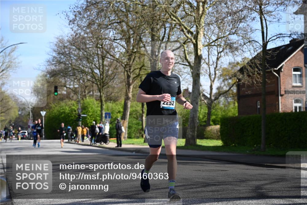 12.04.2026 - 45. Internationalen Wilhelmsburger Insellauf J. Mangold http://msf.ph/oto/9460363 12.04.2026 10:42:30 Ziel 2252, 3091, 5442, 5273, 2724, 2500, 3021, 5751, 5794, 3779, 5840, 2406, 4377, 3086, 3227, 4974, 5705, 2189, 5697, 2813 meine-sportfotos.de