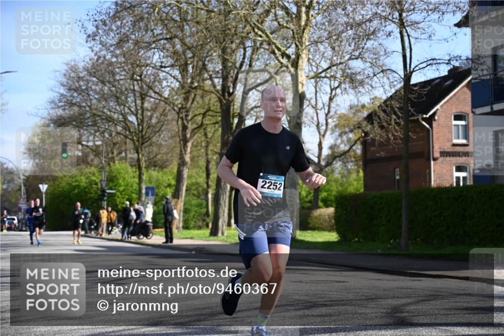 12.04.2026 - 45. Internationalen Wilhelmsburger Insellauf J. Mangold http://msf.ph/oto/9460367 12.04.2026 10:42:30 Ziel 2252, 3091, 5442, 5273, 2724, 2500, 3021, 5751, 5794, 3779, 5840, 2406, 4377, 3086, 3227, 4974, 5705, 2189, 5697, 2813 meine-sportfotos.de