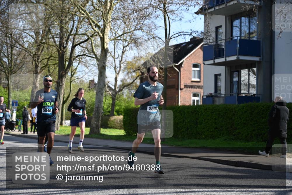 12.04.2026 - 45. Internationalen Wilhelmsburger Insellauf J. Mangold http://msf.ph/oto/9460388 12.04.2026 10:42:47 Ziel 5273, 2724, 2500, 3021, 5751, 5794, 3779, 5840, 2406, 4377, 3086, 3227, 4974, 5705, 2189, 5697, 2813, 4931, 3565, 5337, 2102, 2656, 2104, 5337, 2102, 2656, 2104, 5407, 5286, 2039 meine-sportfotos.de
