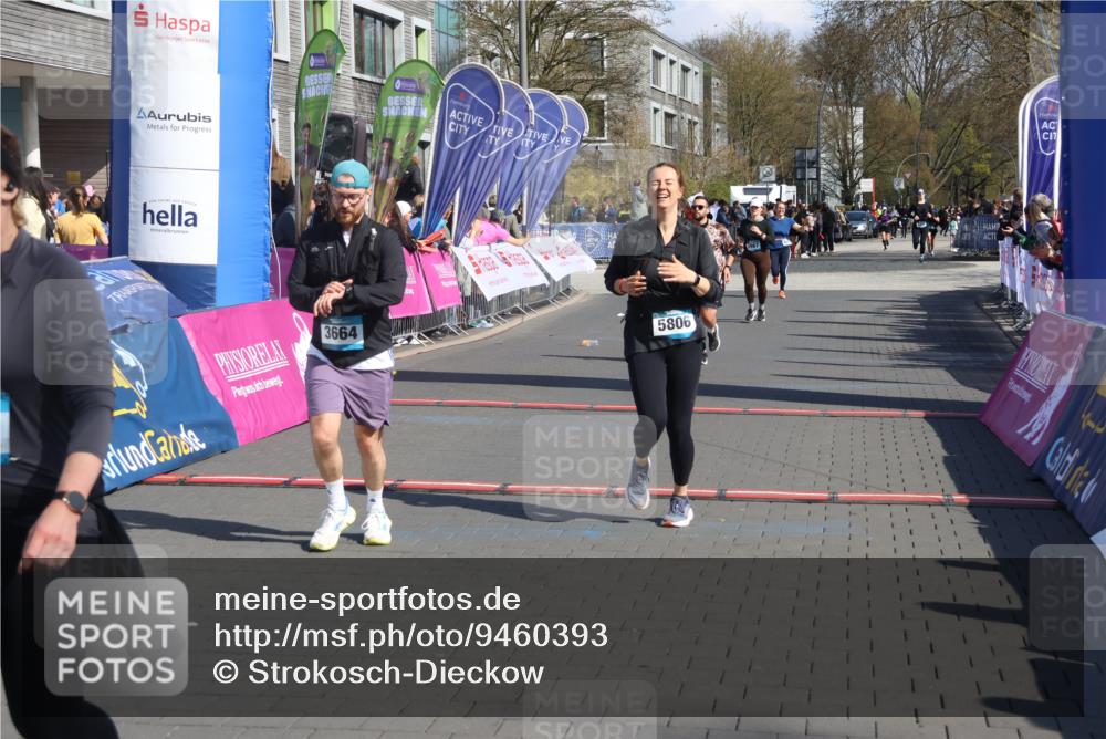 12.04.2026 - 45. Internationalen Wilhelmsburger Insellauf Strokosch-Dieckow http://msf.ph/oto/9460393 12.04.2026 11:07:50 Ziel 5806, 3149 meine-sportfotos.de