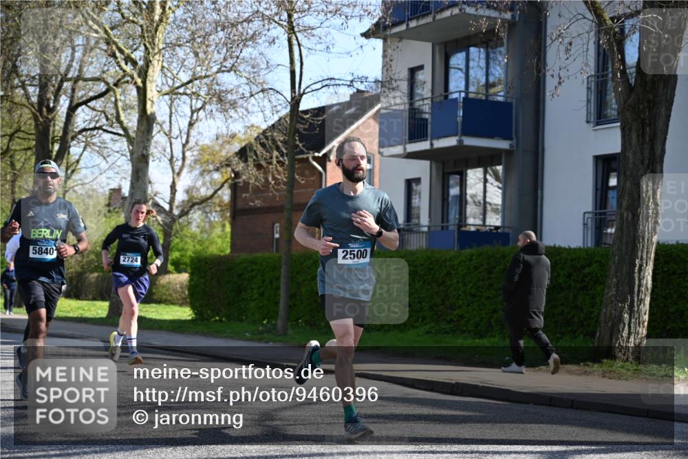 12.04.2026 - 45. Internationalen Wilhelmsburger Insellauf J. Mangold http://msf.ph/oto/9460396 12.04.2026 10:42:48 Ziel 5273, 2724, 2500, 3021, 5751, 5794, 3779, 5840, 2406, 2406, 4377, 3086, 3227, 4974, 5705, 2189, 5697, 2813, 4931, 3565, 5337, 2102, 2656, 2104, 5407, 5286, 2039 meine-sportfotos.de