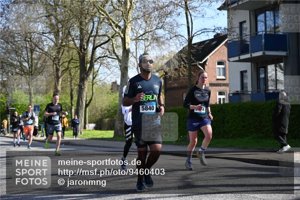 12.04.2026 - 45. Internationalen Wilhelmsburger Insellauf J. Mangold http://msf.ph/oto/9460403 12.04.2026 10:42:49 Ziel 5273, 2724, 2500, 3021, 5751, 5794, 3779, 5840, 2406, 4377, 4377, 3086, 3227, 4974, 5705, 2189, 5697, 2813, 4931, 3565, 5337, 2102, 2656, 2104, 5407, 5286, 2039 meine-sportfotos.de