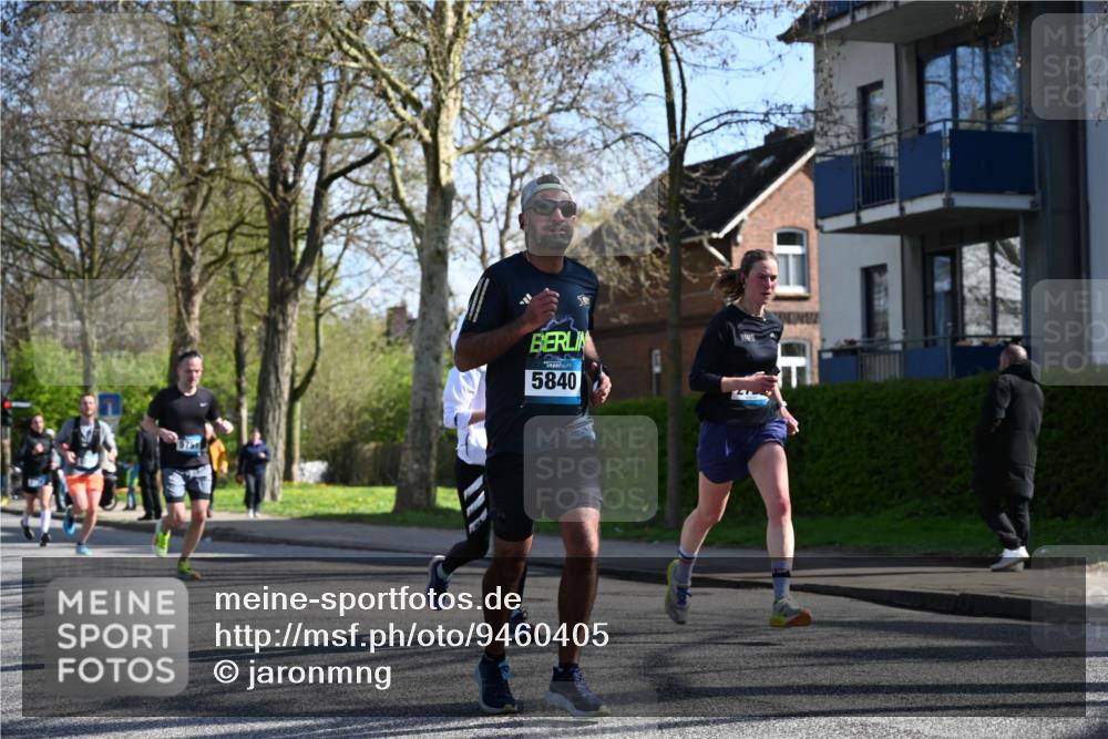 12.04.2026 - 45. Internationalen Wilhelmsburger Insellauf J. Mangold http://msf.ph/oto/9460405 12.04.2026 10:42:49 Ziel 5273, 2724, 2500, 3021, 5751, 5794, 3779, 5840, 2406, 4377, 4377, 3086, 3227, 4974, 5705, 2189, 5697, 2813, 4931, 3565, 5337, 2102, 2656, 2104, 5407, 5286, 2039 meine-sportfotos.de