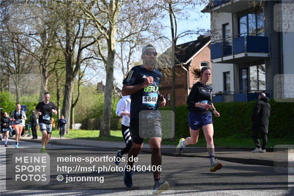 12.04.2026 - 45. Internationalen Wilhelmsburger Insellauf J. Mangold http://msf.ph/oto/9460406 12.04.2026 10:42:49 Ziel 5273, 2724, 2500, 3021, 5751, 5794, 3779, 5840, 2406, 4377, 4377, 3086, 3227, 4974, 5705, 2189, 5697, 2813, 4931, 3565, 5337, 2102, 2656, 2104, 5407, 5286, 2039 meine-sportfotos.de
