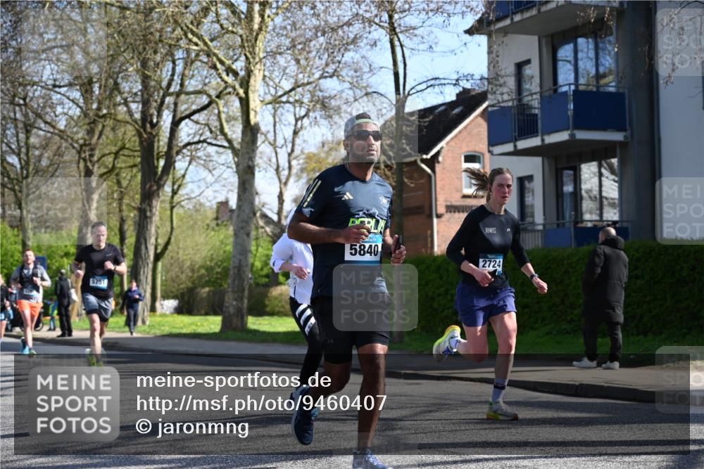 12.04.2026 - 45. Internationalen Wilhelmsburger Insellauf J. Mangold http://msf.ph/oto/9460407 12.04.2026 10:42:49 Ziel 5273, 2724, 2500, 3021, 5751, 5794, 3779, 5840, 2406, 4377, 4377, 3086, 3227, 4974, 5705, 2189, 5697, 2813, 4931, 3565, 5337, 2102, 2656, 2104, 5407, 5286, 2039 meine-sportfotos.de