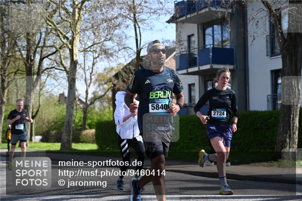12.04.2026 - 45. Internationalen Wilhelmsburger Insellauf J. Mangold http://msf.ph/oto/9460414 12.04.2026 10:42:49 Ziel 5273, 2724, 2500, 3021, 5751, 5794, 3779, 5840, 2406, 4377, 4377, 3086, 3227, 4974, 5705, 2189, 5697, 2813, 4931, 3565, 5337, 2102, 2656, 2104, 5407, 5286, 2039 meine-sportfotos.de