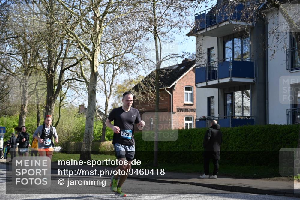 12.04.2026 - 45. Internationalen Wilhelmsburger Insellauf J. Mangold http://msf.ph/oto/9460418 12.04.2026 10:42:51 Ziel 5273, 2724, 2500, 3021, 5751, 5794, 3779, 5840, 2406, 4377, 3086, 3227, 4974, 3227, 4974, 5705, 2189, 5697, 2813, 4931, 3565, 5337, 2102, 2656, 2104, 5407, 5286, 2039 meine-sportfotos.de
