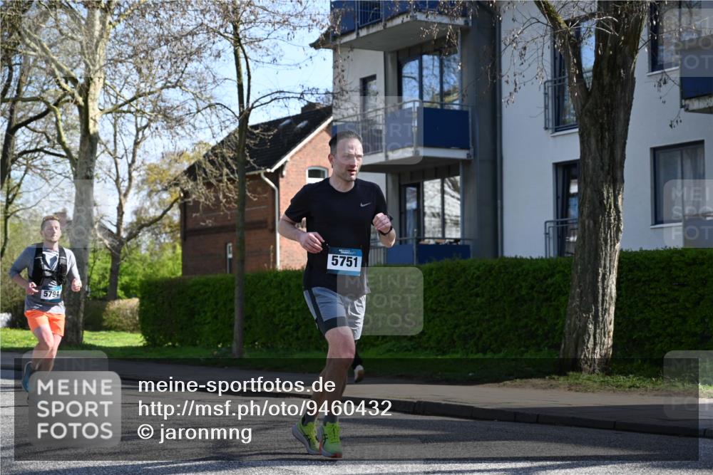 12.04.2026 - 45. Internationalen Wilhelmsburger Insellauf J. Mangold http://msf.ph/oto/9460432 12.04.2026 10:42:52 Ziel 5273, 2724, 2500, 3021, 5751, 5794, 3779, 5840, 2406, 4377, 3086, 3227, 4974, 5705, 5705, 2189, 5697, 2813, 4931, 3565, 5337, 2102, 2656, 2104, 5407, 5286, 5407, 5286, 2039, 3486 meine-sportfotos.de