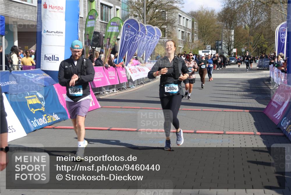 12.04.2026 - 45. Internationalen Wilhelmsburger Insellauf Strokosch-Dieckow http://msf.ph/oto/9460440 12.04.2026 11:07:51 Ziel 5806, 3149, 3967 meine-sportfotos.de