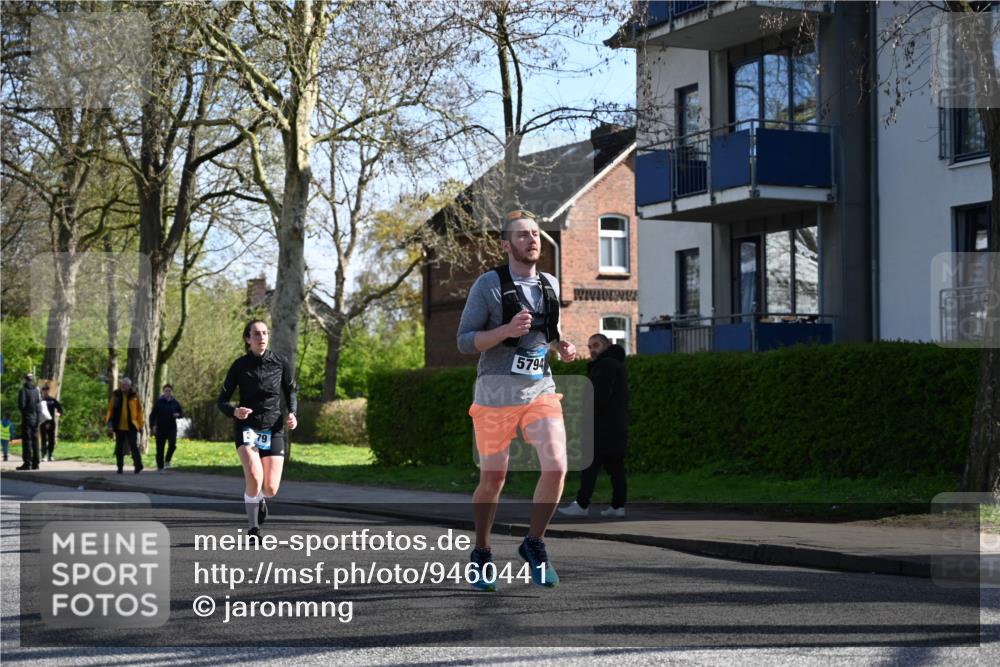 12.04.2026 - 45. Internationalen Wilhelmsburger Insellauf J. Mangold http://msf.ph/oto/9460441 12.04.2026 10:42:53 Ziel 5273, 2724, 2500, 3021, 5751, 5794, 3779, 5840, 2406, 4377, 3086, 3227, 4974, 5705, 2189, 5697, 2189, 5697, 2813, 4931, 3565, 5337, 2102, 2656, 2104, 5407, 5286, 2039, 3486 meine-sportfotos.de