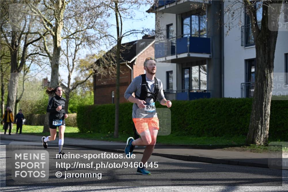 12.04.2026 - 45. Internationalen Wilhelmsburger Insellauf J. Mangold http://msf.ph/oto/9460445 12.04.2026 10:42:53 Ziel 5273, 2724, 2500, 3021, 5751, 5794, 3779, 5840, 2406, 4377, 3086, 3227, 4974, 5705, 2189, 5697, 2189, 5697, 2813, 4931, 3565, 5337, 2102, 2656, 2104, 5407, 5286, 2039, 3486 meine-sportfotos.de